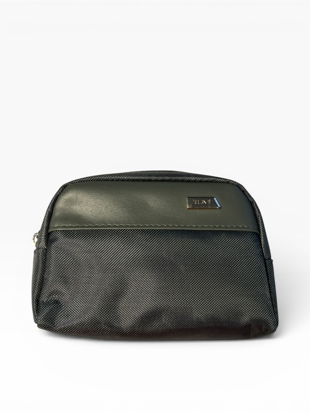 Tumi Delta One Amenity Kit. Black and grey. NEW